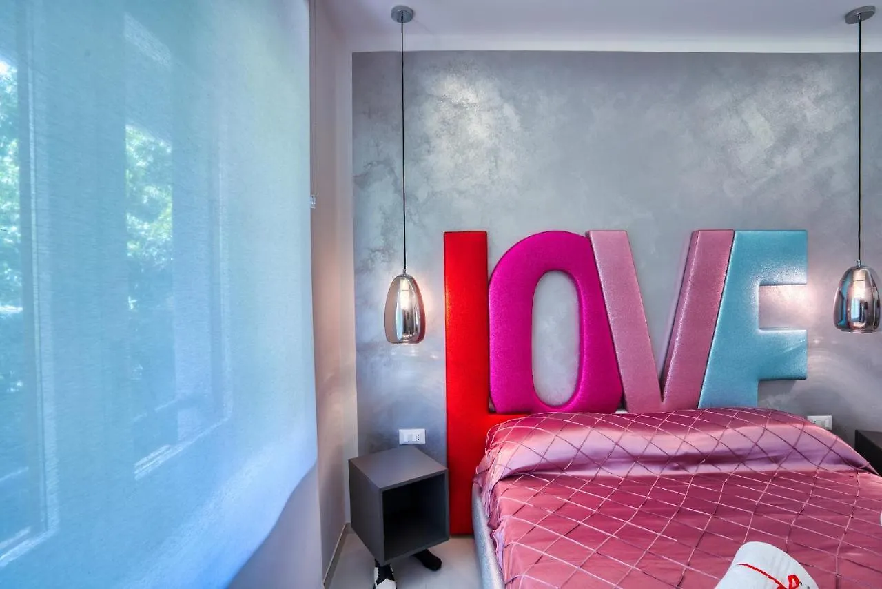 Distinto Suite & Rooms 레체 B&B