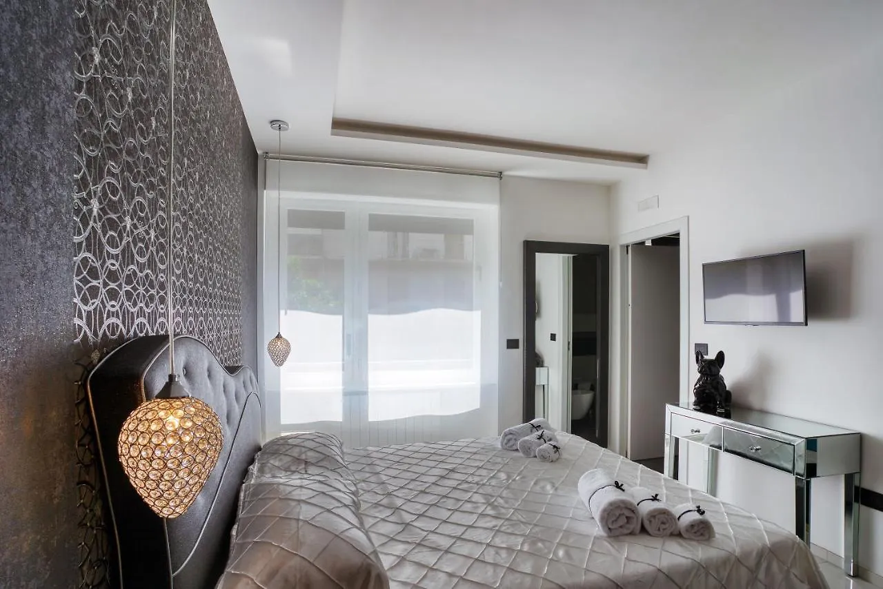 Distinto Suite & Rooms 레체 B&B